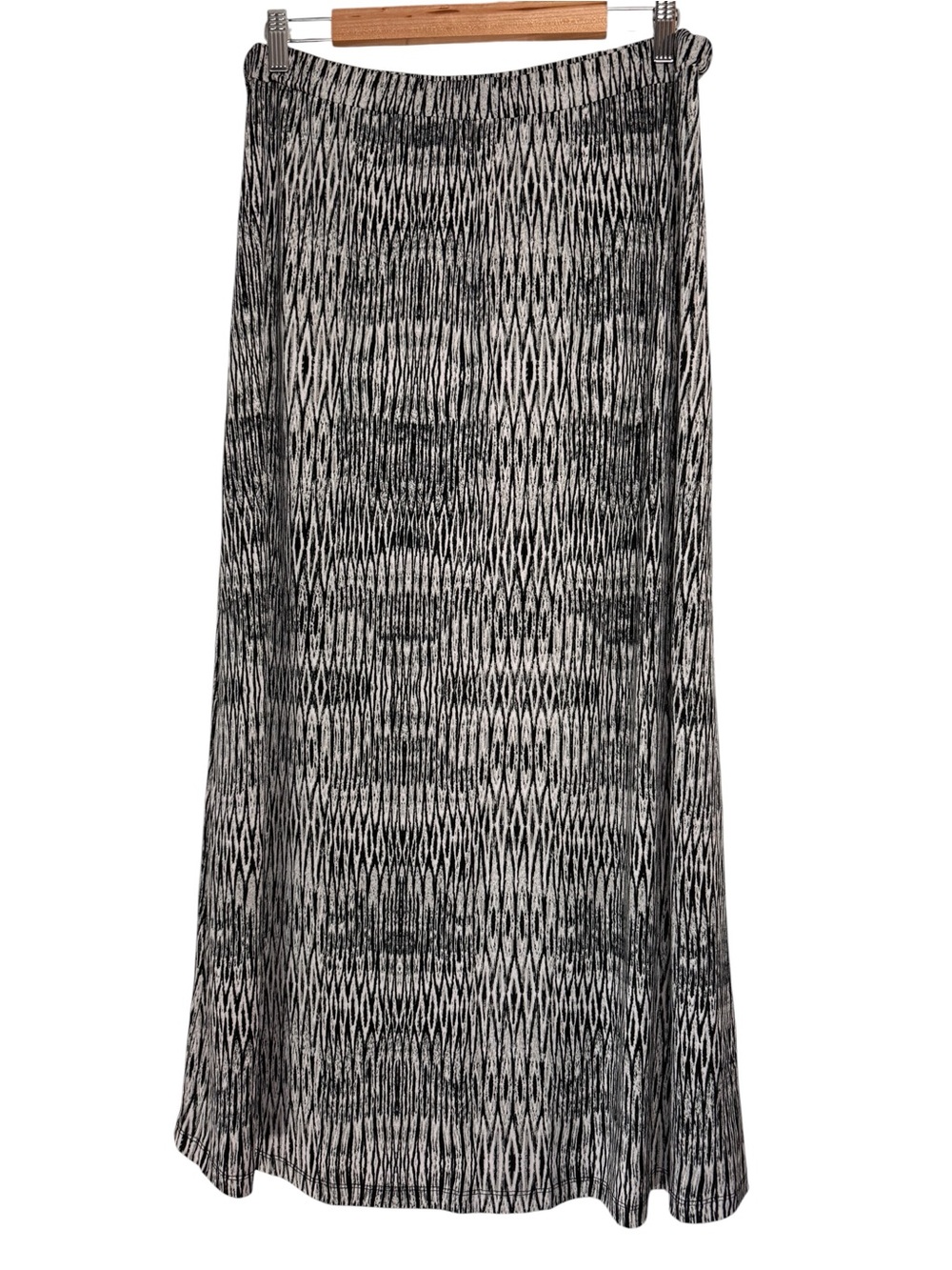 Chicos Easywear Maxi Skirt Size 2 Large Black White Ikat Print A-Line Stretch